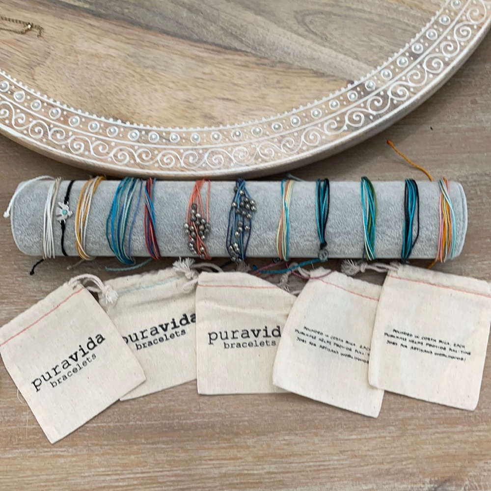 12 Puravida bracelets with bags